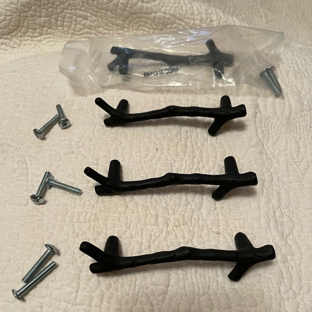 Stick Drawer pulls. 3” on center attachment. Pull itself is 4”. Black. Unique.
